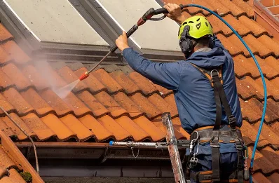 Démoussage et hydrofuge de toiture à Bozouls
